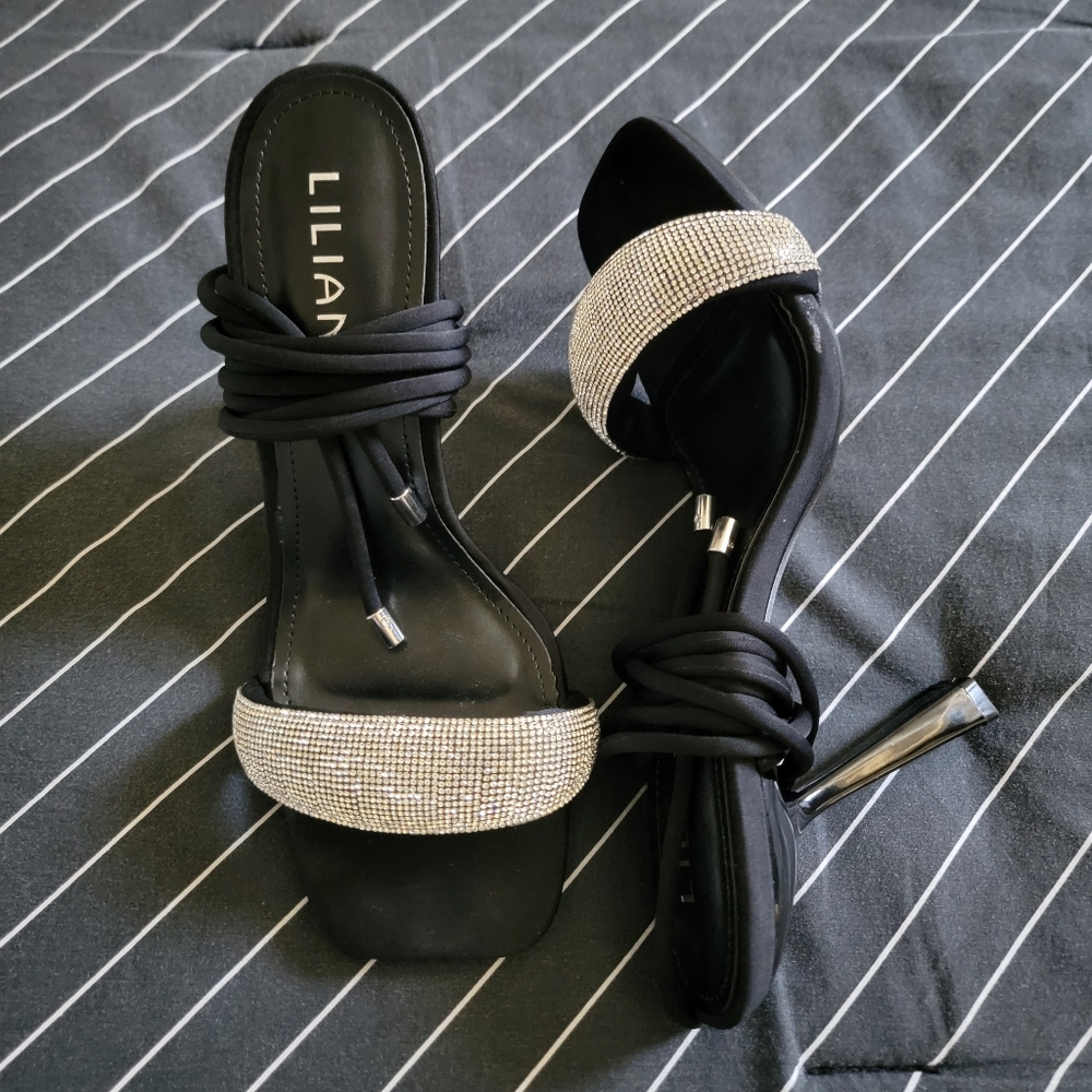 "Lilianna" Size 7 Black